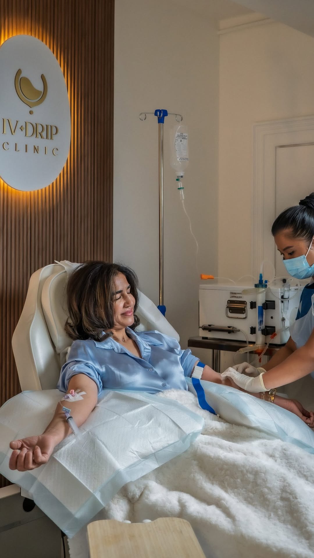 Ever wondered what EBOO Therapy actually looks like in practice?
Here’s a look inside the clinic - calm, sterile, and f