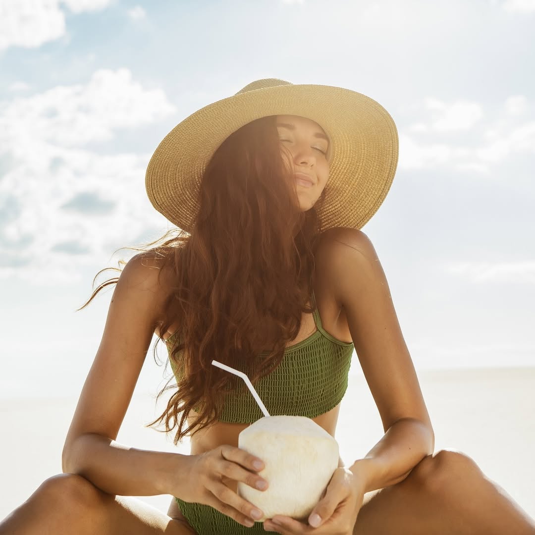 Heading away this summer? ✈️
Wellness doesn’t have to take a holiday. Here are three simple ways to stay on top of how