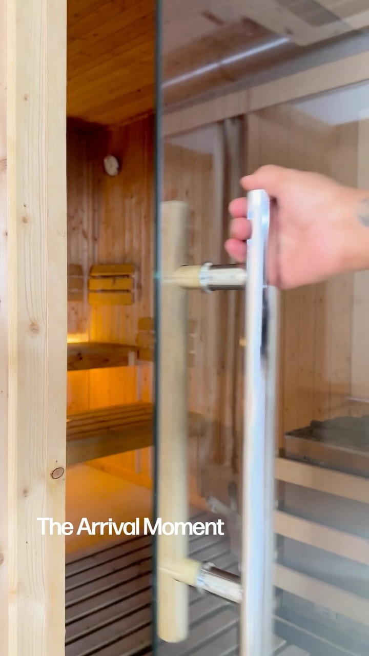 From the moment you arrive at Stoke Newington Sauna, you notice...
Shoulders drop.
Breath deepens.
The world outside